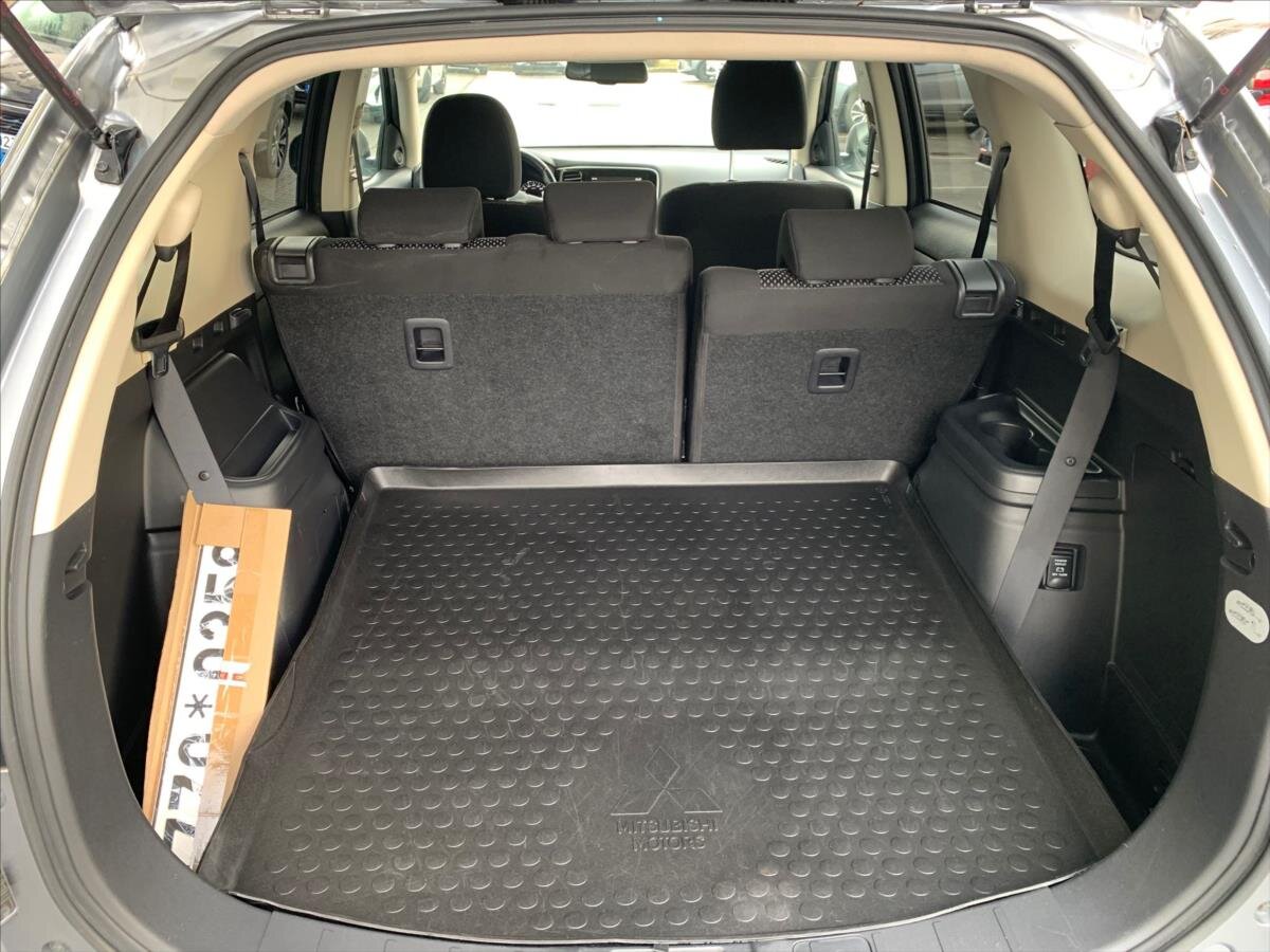 Mitsubishi Outlander SUV 2,0 l 110 kw