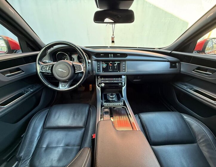 Jaguar XF 15