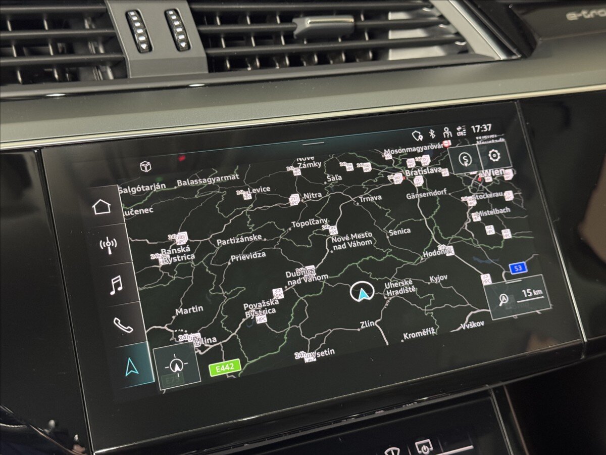 Audi e-tron SUV / Terénní 0,0 300 kw