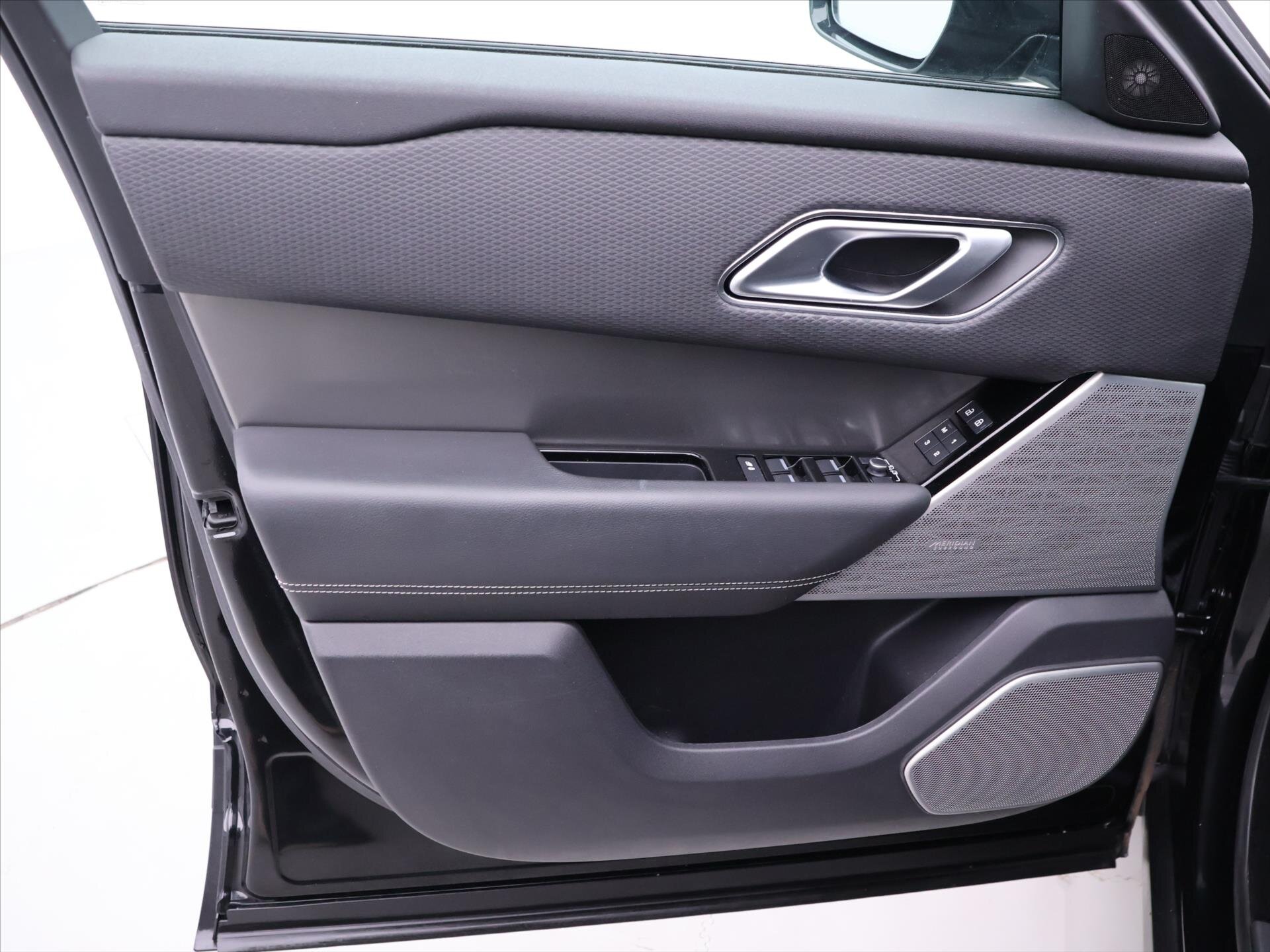 Land Rover Range Rover Velar SUV / Terénní 2,0 l 150 kw