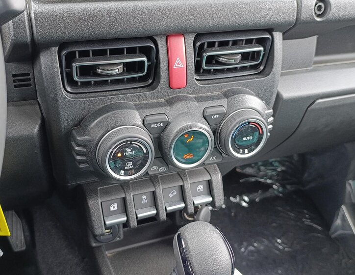 Suzuki Jimny SUV 1,5 l 75 kw