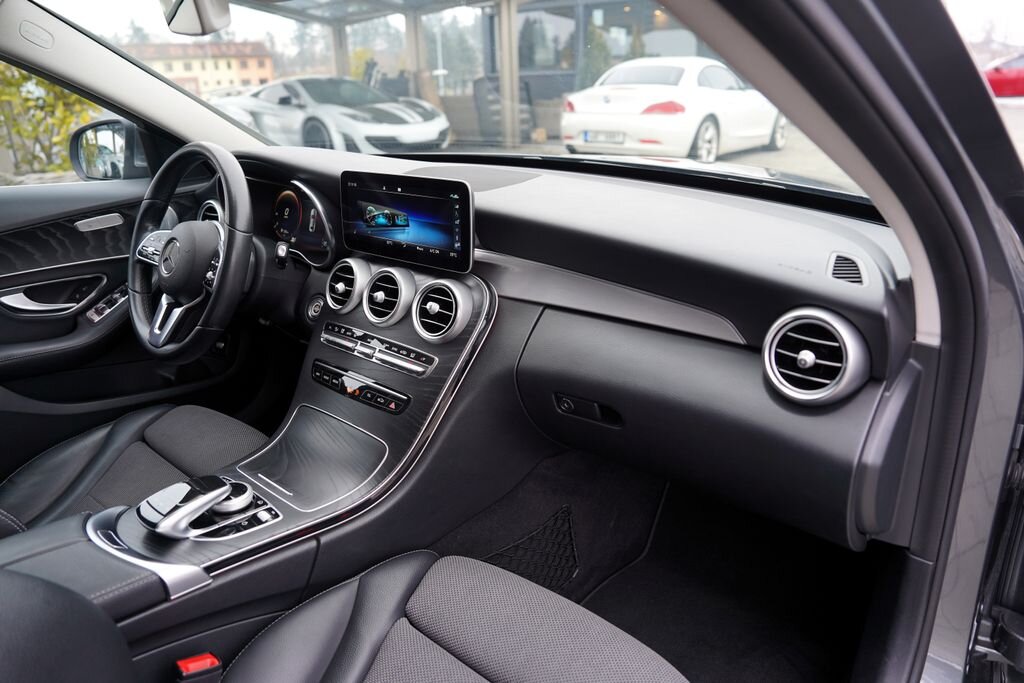 Mercedes-Benz Třídy C Sedan 2,0 l 143 kw