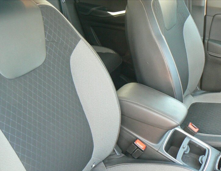 Opel Grandland X SUV / Terénní 1,2 l 96 kw