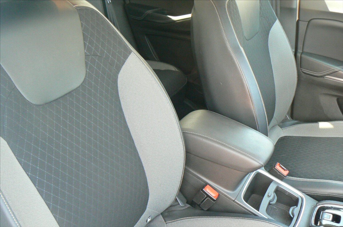 Opel Grandland X SUV / Terénní 1,2 l 96 kw