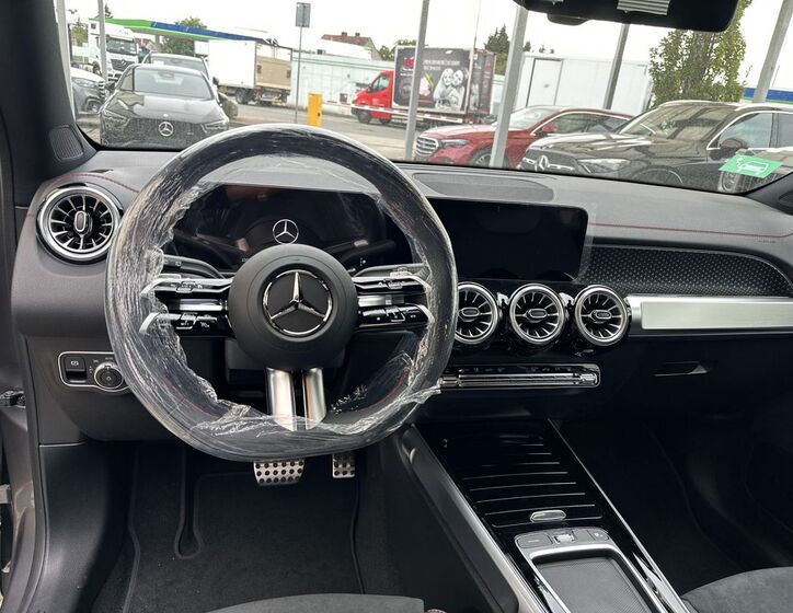 Mercedes-Benz EQB 10