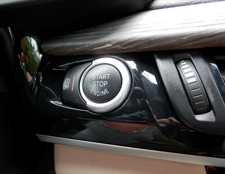 BMW X5 Kombi 3,0 l 190 kw