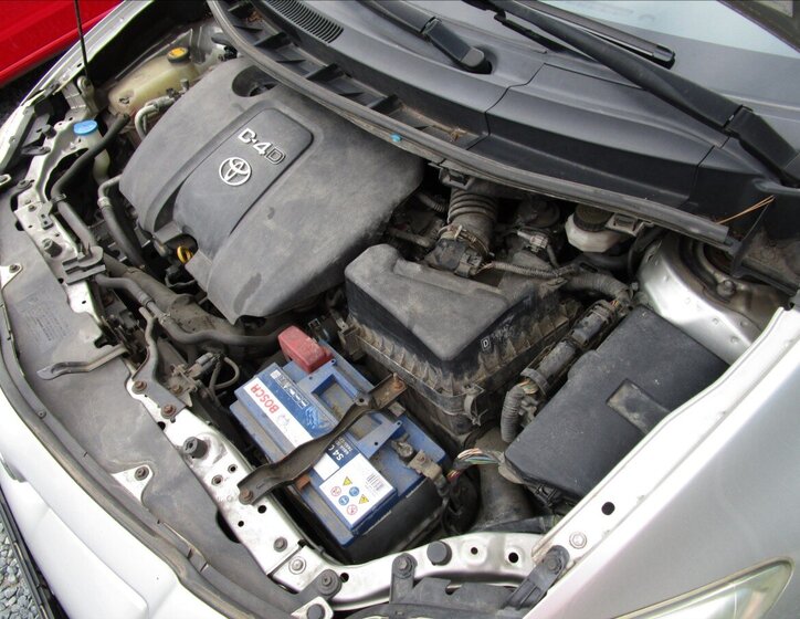 Toyota Auris Hatchback 1,4 l 66 kw