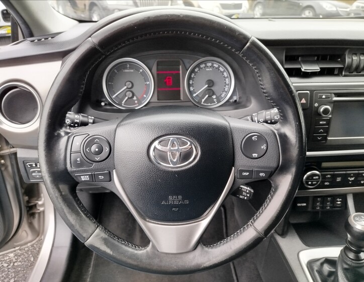 Toyota Auris 18
