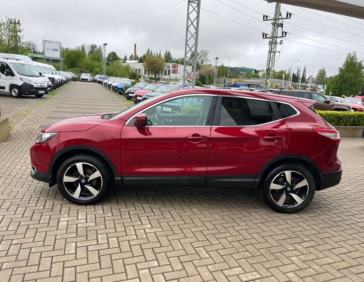 Nissan Qashqai SUV / Terénní 1,6 l 120 kw