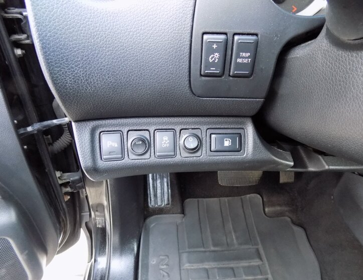 Nissan Navara SUV / Terénní 2,3 l 140 kw