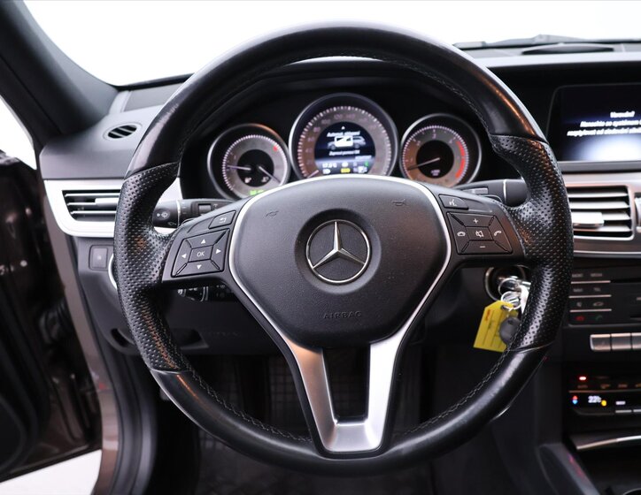 Mercedes-Benz Třídy E 19