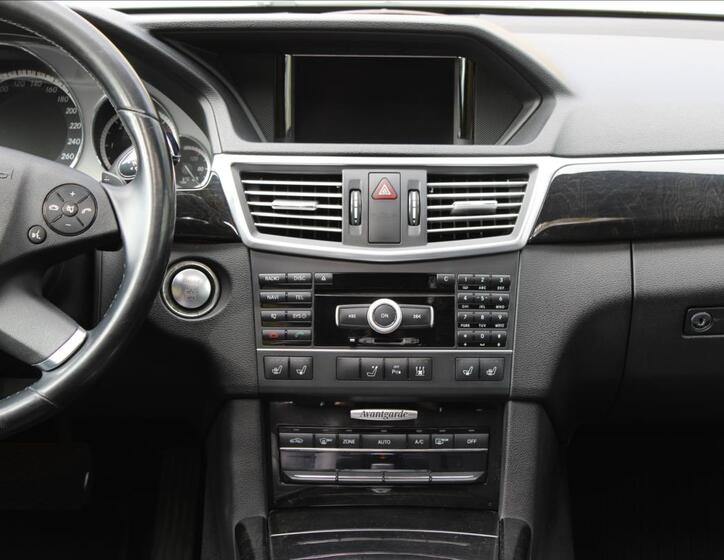 Mercedes-Benz Třídy E 25