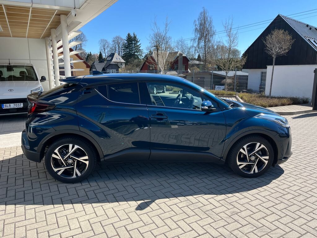Toyota C-HR SUV / Terénní 2,0 l 112 kw