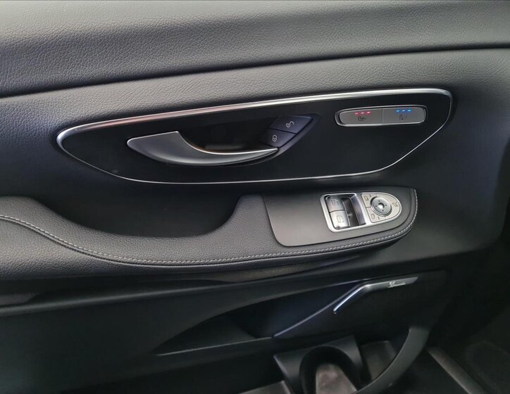 Mercedes-Benz Třídy V 12