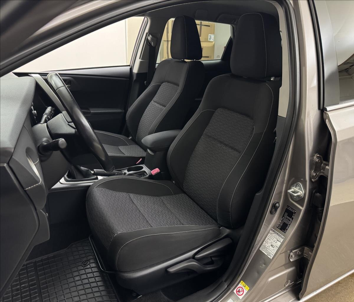 Toyota Auris Kombi 1,4 l 66 kw