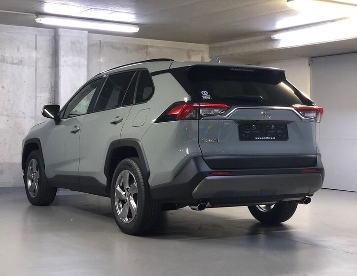 Toyota RAV4 SUV 2,5 l 163 kw