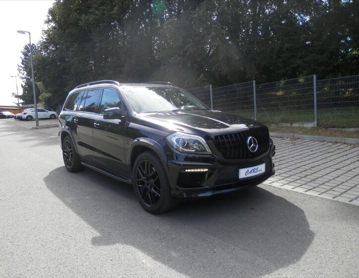 Mercedes-Benz GL SUV 4,7 l 320 kw