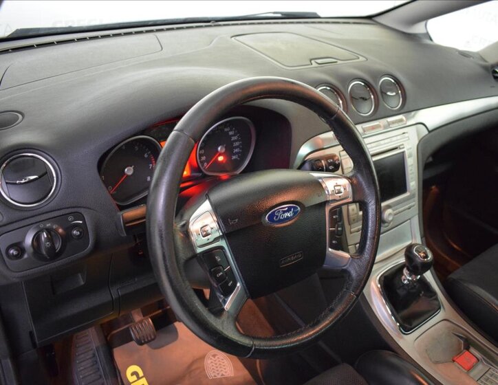 Ford S-MAX MPV 2,5 l 162 kw