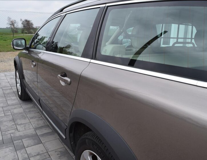 Volvo XC70 Kombi 2,4 l 120 kw