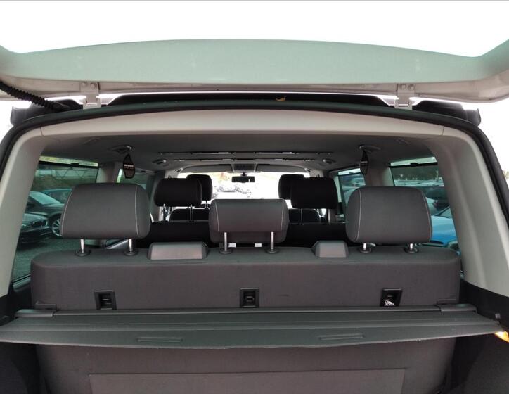 Volkswagen Multivan 9