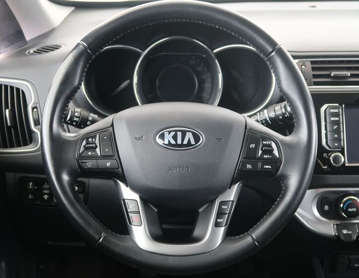 KIA Rio 14