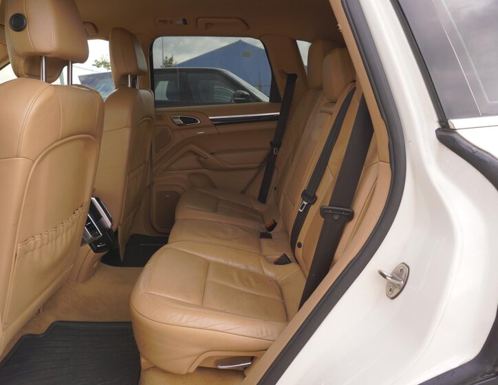 Porsche Cayenne SUV 3,0 l 176 kw