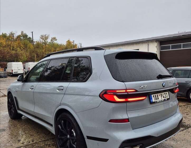 BMW X7 SUV / Terénní 3,0 l 250 kw