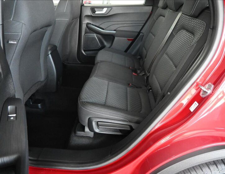 Ford Kuga SUV / Terénní 1,5 l 88 kw