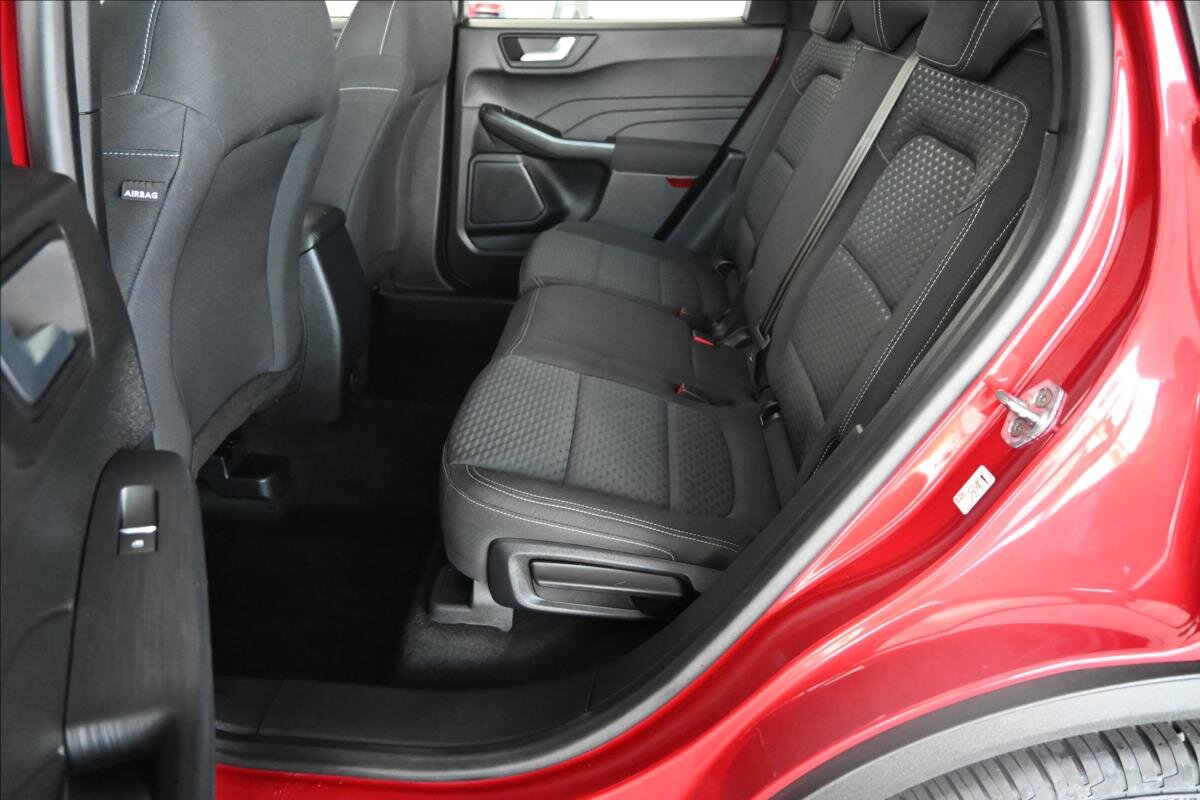 Ford Kuga SUV / Terénní 1,5 l 88 kw