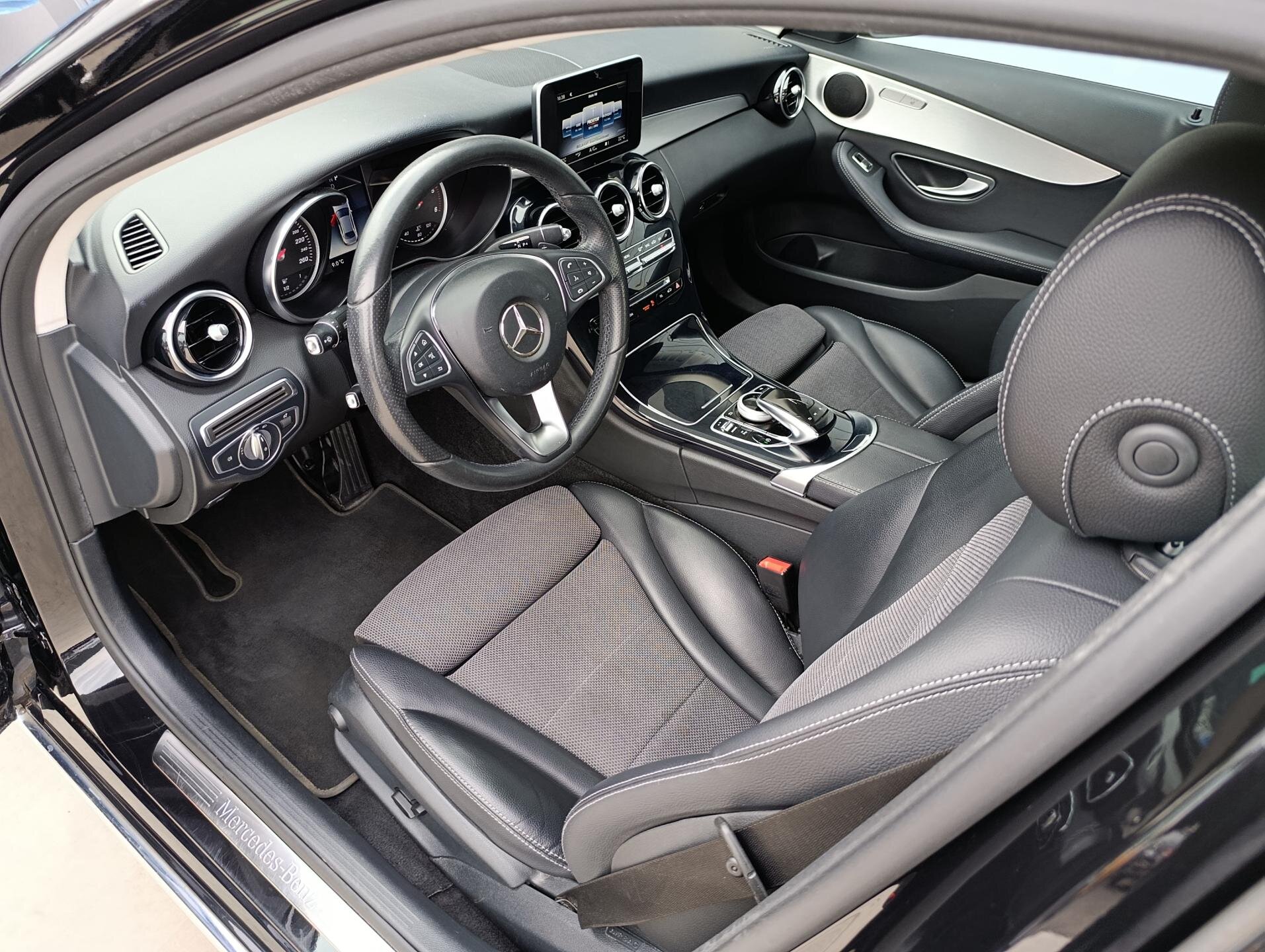 Mercedes-Benz Třídy C Sedan / Limuzína 2,1 l 125 kw