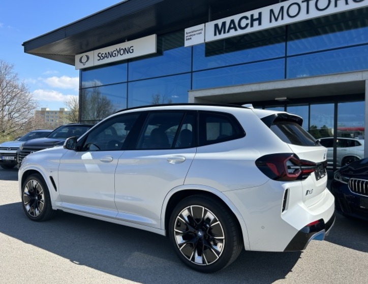 BMW iX3 9