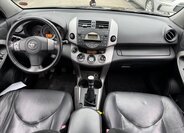 Toyota RAV4 SUV / Terénní 2,2 l 100 kw