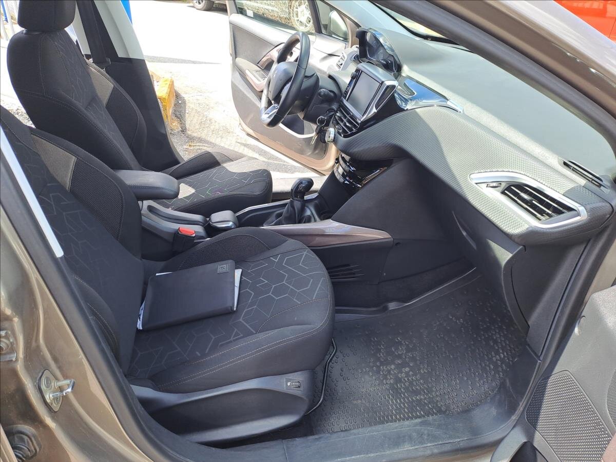 Peugeot 2008 MPV 1,2 l 81 kw