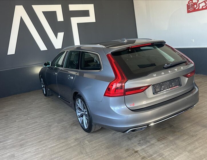 Volvo V90 8