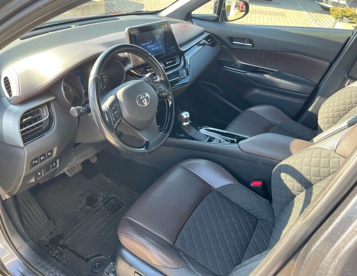 Toyota C-HR SUV / Terénní 1,8 l 72 kw