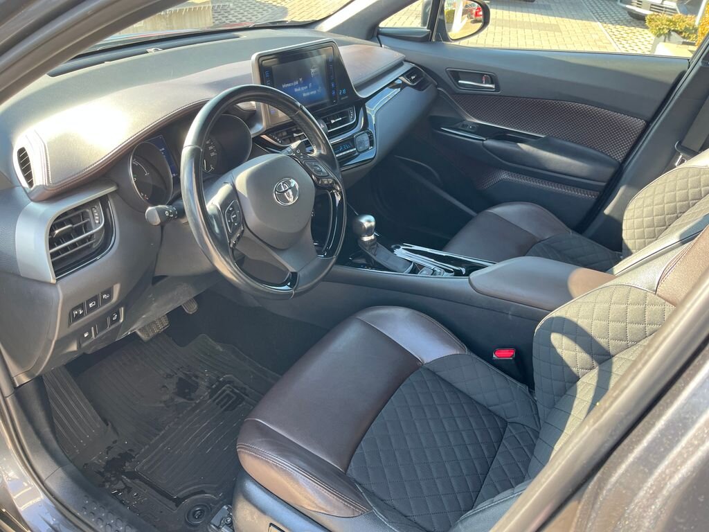 Toyota C-HR SUV / Terénní 1,8 l 72 kw