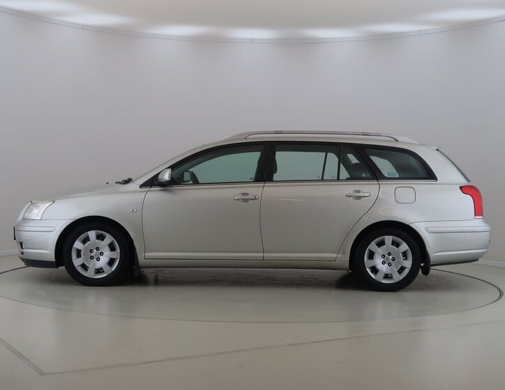 Toyota Avensis Kombi 2,0 l 108 kw