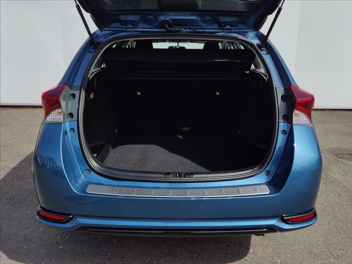 Toyota Auris Kombi 1,3 l 73 kw