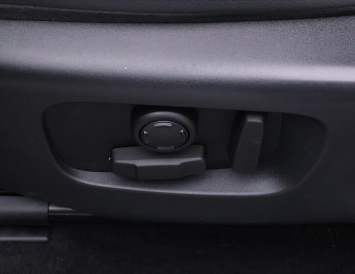 Land Rover Discovery Sport SUV / Terénní 2,0 l 110 kw