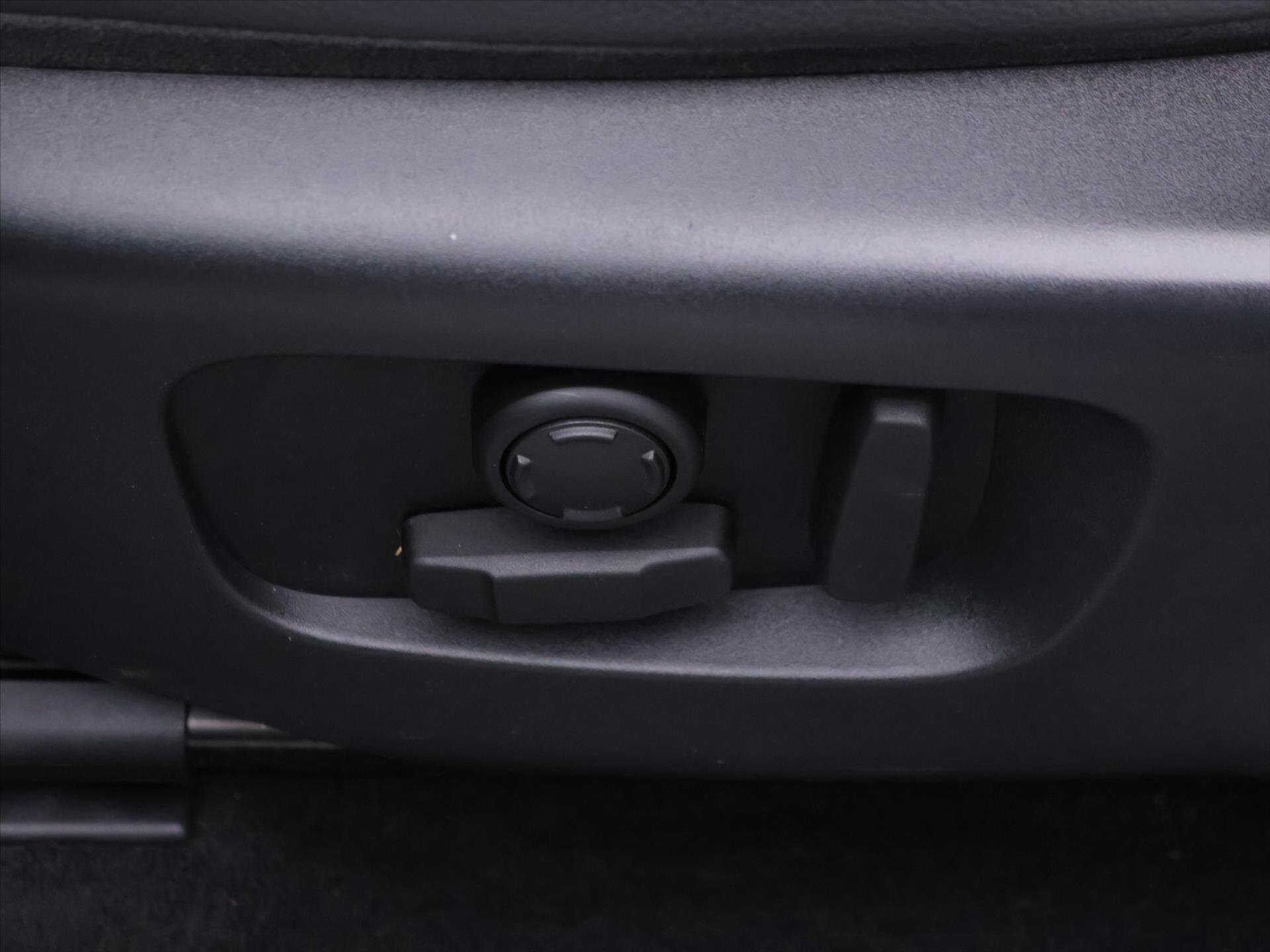 Land Rover Discovery Sport SUV / Terénní 2,0 l 110 kw