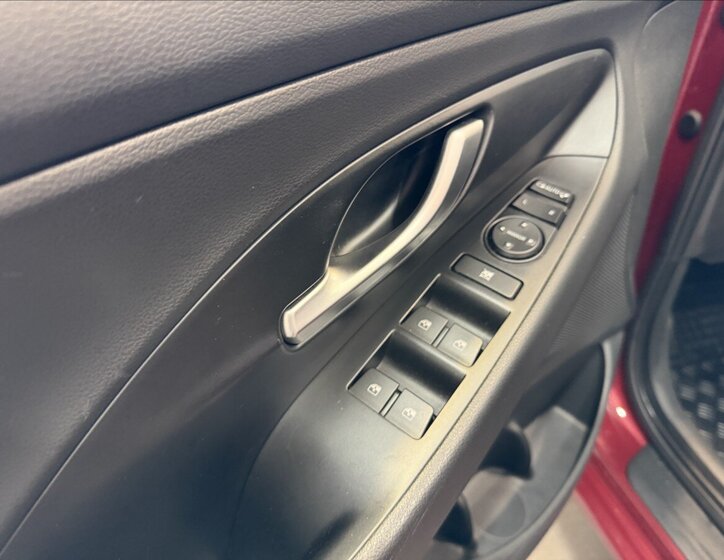 Hyundai i30 Sedan / Limuzína 1,5 l 117 kw