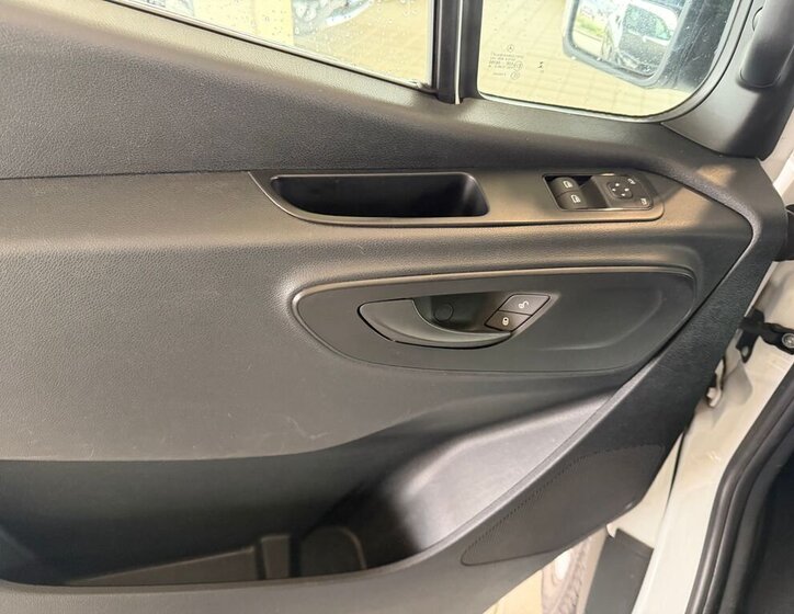Mercedes-Benz Sprinter 9