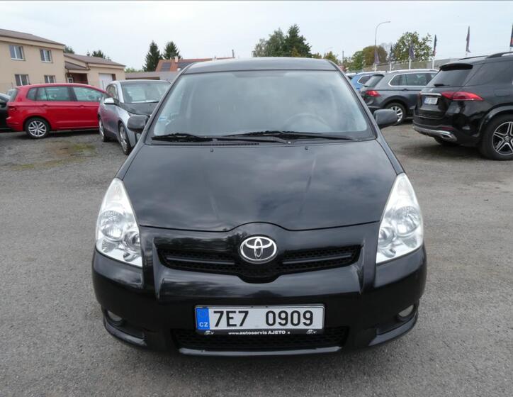 Toyota Corolla Verso 2