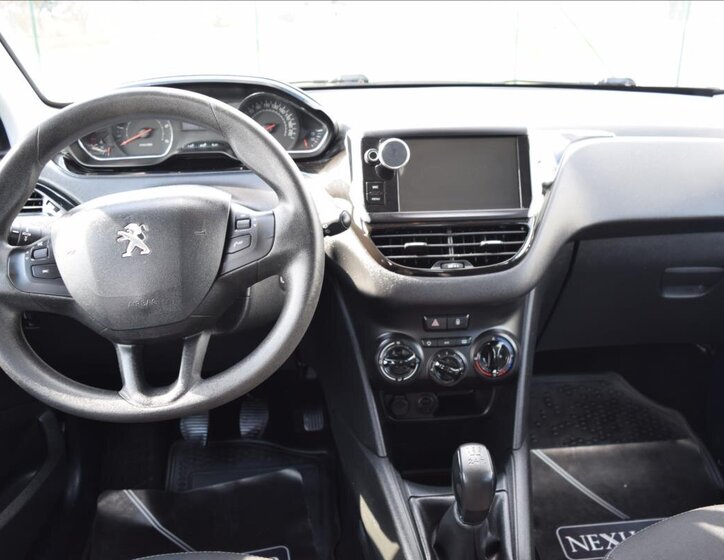 Peugeot 208 Hatchback 1,4 l 50 kw