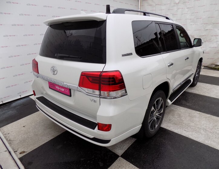 Toyota Land Cruiser 7