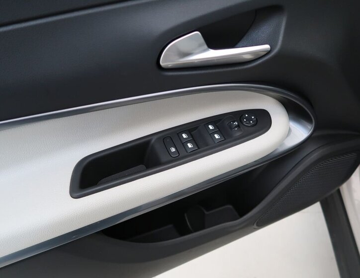 Fiat 600 Hatchback 1,2 l 100 kw