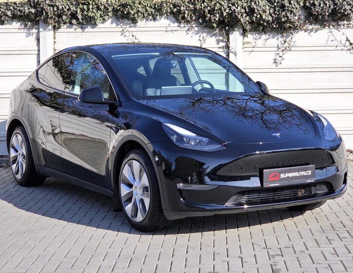 Tesla Model Y SUV / Terénní 0,0 378 kw