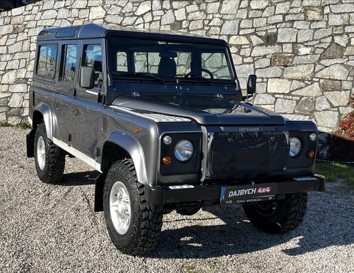 Land Rover Defender 1