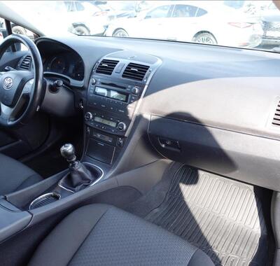 Toyota Avensis 29