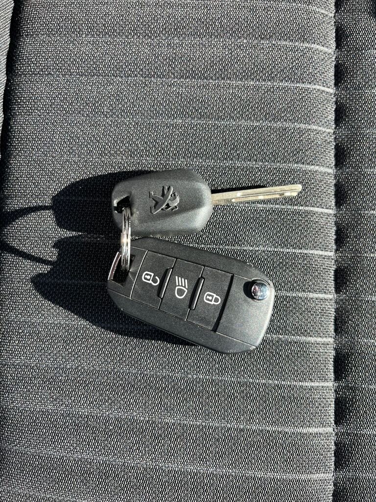 Peugeot 208 Hatchback 1,2 l 74 kw